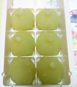梨のこしあんに包まれたお餅。こしあん好き、そして梨が大好きな私にはたまらない逸品。