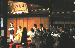 最後は信光寺コーラス「コールさいは」の皆さんも一緒に「千の風になって」を合唱。