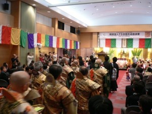 続いてご住職様方のご入場。