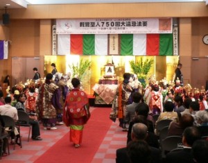 最後に私が入場。最初はソロで歌うところから始まるので大役でございました。