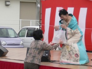 よくコンサートに来てくださり、以前コンサートでもお世話になった萩市の方からお花をいただいちゃいました！いつもありがとうございます♪