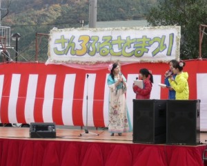 午後のステージの後は、司会の方々とちょこっとお話。