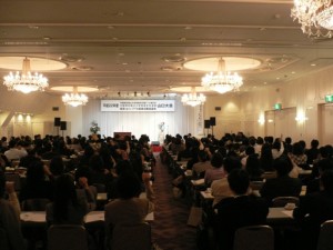 最後の「私と小鳥と鈴と」の手話をしながらのシーン。会場全体で一緒にしていただきました♪