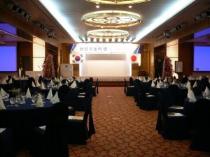 さて韓国初ステージの会場。コモドホテルの披露宴会場です。