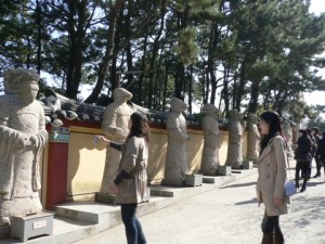 境内には１２支の像が。