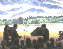 コンサートの前には、人権標語コンテストの表彰式もありました。