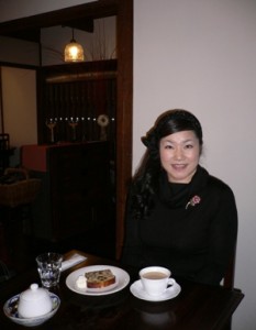 カフェ角屋にて美味しいケーキセットをいただきました。センス溢れるとても素敵なお店でした！