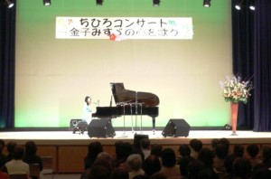 弾き語りでも「星とたんぽぽ」「みんな好きに」「さびしいとき」「積った雪」を。