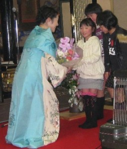 正現寺様のお子様からお花をいただきました。