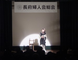 ９０分の間にトークも長く取り入れながら８曲を披露。