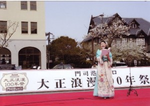 詩の中に「ランチ」や「バナナ」という門司港を想わせる言葉が出てくる「海の色」を朗読。