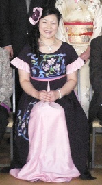 最後に記念写真を撮ったときの写真。今日おニューの衣装を着たので、ちょっとご紹介♪母の着物の帯をアレンジしたドレスです♪