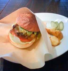 アボカドのバーガーをいただきました！