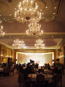 とても綺麗な会場♪まるでディナーショーです♪