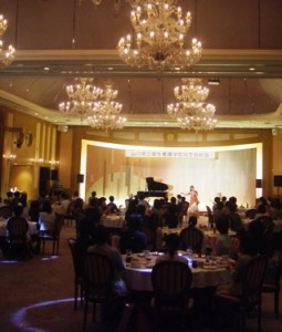 「明るい方へ」の時には照明に変化が♪