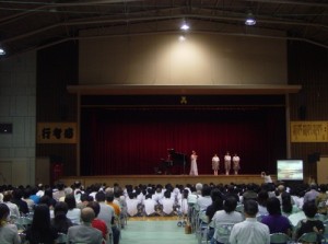 生徒代表３名による朗読「大漁」「星とたんぽぽ」「私と小鳥と鈴と」