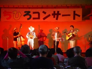 そして、テリーさいとう＆コズミックカウボーイの皆さんでカントリーミュージック♪