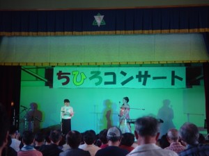 そして第二部がちひろ。「星とたんぽぽ」の朗読は小野みどりさん。昨年コンサートをさせていただいた円流寺の坊守様です♪