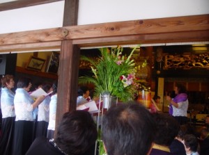 ２部は１０周年を迎えたコーラス「至韻会」の皆様の演奏