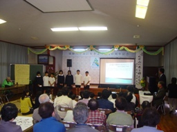 そして粟野小学校児童の粟野川の研究発表