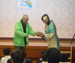 更に会長からまだ生きてるサザエまでいただきました！