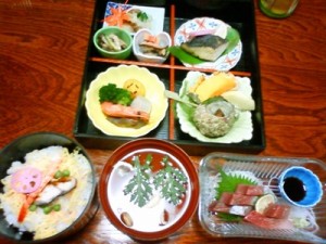 とても美味しい地元のお料理でした♪元気エネルギーが身体に注入されるようです！