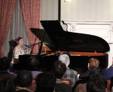 久しぶりに「光の籠」も弾き語りしました。