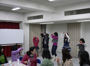 最初は６人がマルマルモリモリ踊ってくれました☆