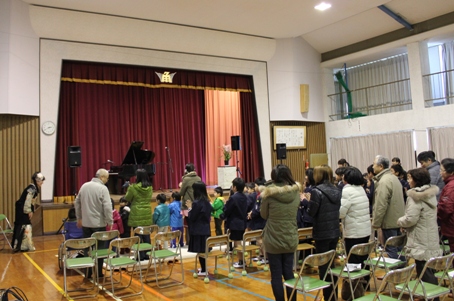 最初、皆様が立ちあがって拍手で出迎てくださいました！感激しました。