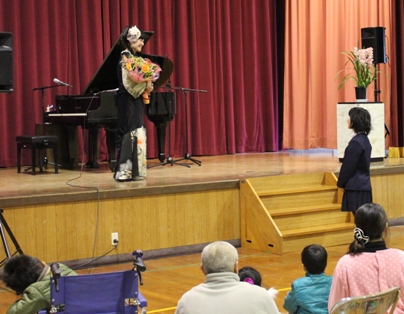 ６年生の女の子からは代表でお礼の言葉を伝えてくれました。目を見てしっかり言ってくれました！