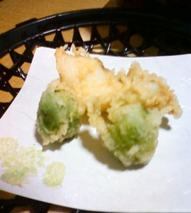今年初めて「ふきのとう」の天ぷらをいただきました♪春のにがみ、美味しかった！