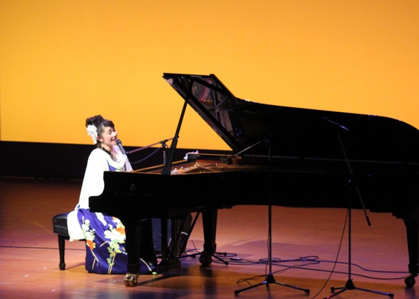 皆さんと一緒に「ふるさと」「愛燦燦」も歌い、会場にも歌声が広がりました♪