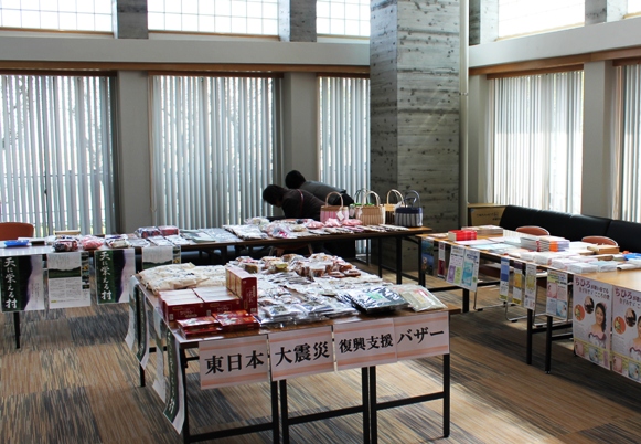 ロビーでの「東日本大震災復興支援バザー」