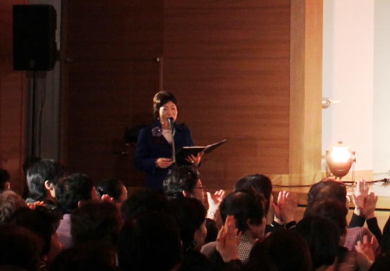 司会をしてくださったのは、広島市で朗読文学研究会主宰、朗読家でいらっしゃる阿部律子様です。とても嬉しいご縁でした。