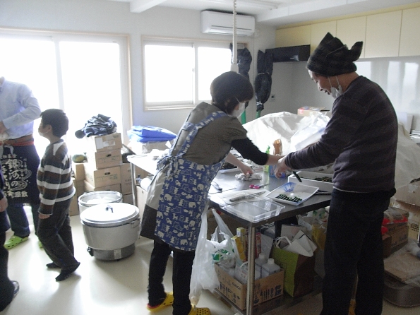 調理場ではお食事の仕込み