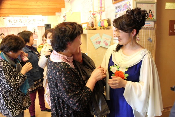 想いが込み上げる再会。