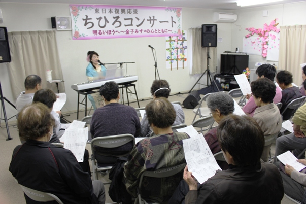 四季のいろんな童謡をメドレーで歌いました。早春譜～夏の思い出～赤とんぼ～冬の夜～そして、ふるさとです。