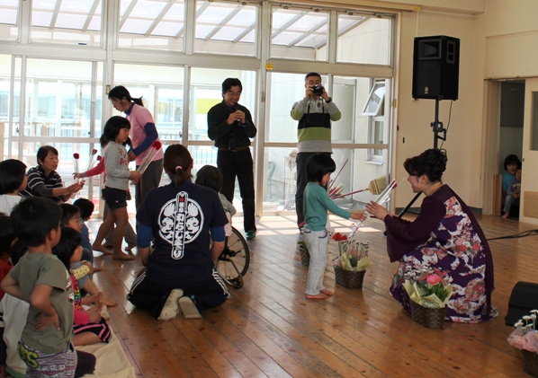 最後には、代表の園児たちから花束をいただき・・・