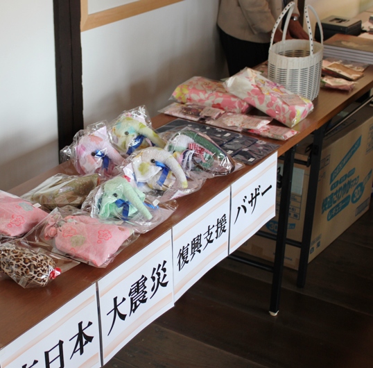 東日本大震災復興支援バザーも、コンサート開演前から半分以上が売れました！