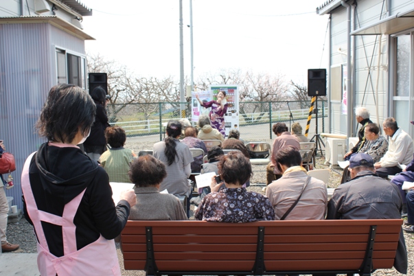 野外で歌う「星とたんぽぽ」はとても気持ちがいいです♪