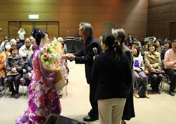 そして、この日朗読もしてくださった小幡さんご夫妻からも。昨年もそうでしたが、今回も２会場お越しくださいました！本当に感激です！