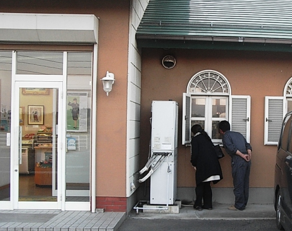 ご主人はいらっしゃるかな～・・・