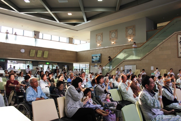 ロビーにこんなに集まってくださって、大感激でした！