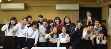 終演後、楽屋にて記念撮影♪子供たちのプライバシーもありますので、ちょっと小さめの写真で☆