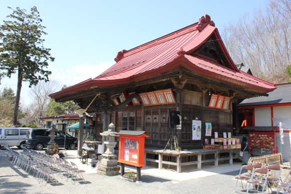 本殿。この前が会場となります。砂利を敷くところからチームＫの見えないお力添え。本当に有難い！