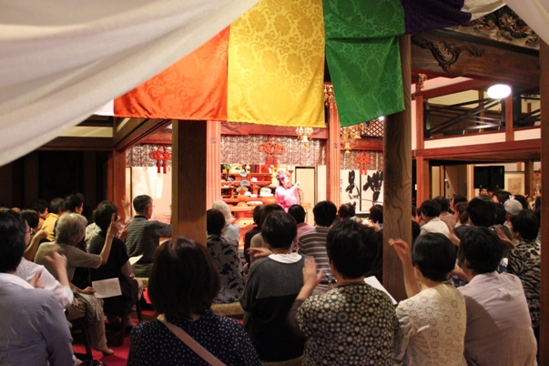 金子みすゞの生い立ち、詩の心、トークの内容も熱心に聴いてくださり、手話もばっちり！