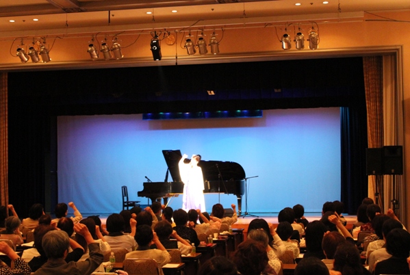 「私と小鳥と鈴と」を皆さんと。