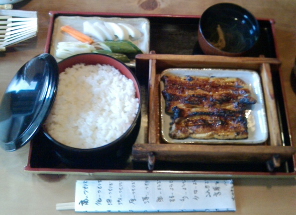 肝のお吸い物もとっても美味しくて！やっぱり鰻は元気出ますねぇ～。思わず「鰻って、、、美味しいね」という、シンプルな感動の言葉が出ました。