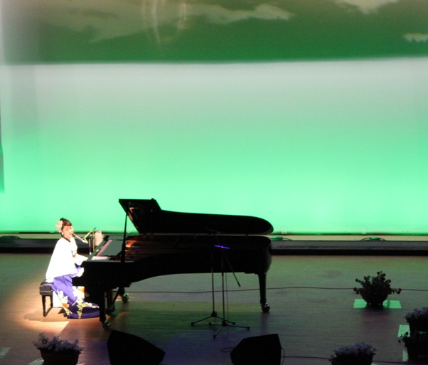 皆様と一緒に「ふるさと」も歌いました。私の曾祖母が北海道出身なので、私のルーツの場所の一つの北海道♪