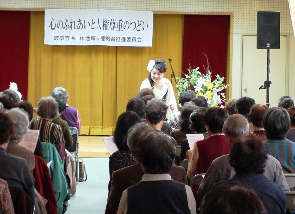 アンコール２曲目はみんなで故郷を大合唱！マイクを向けても堂々と歌われる皆さん。とっても心通い合い、素敵でした！